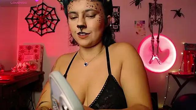 AlmaNanax from StripChat