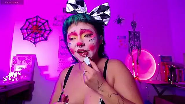 AlmaNanax from StripChat