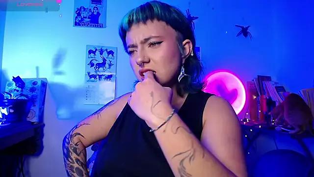 AlmaNanax from StripChat is Freechat