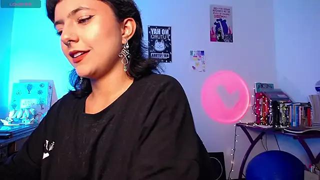 AlmaNanax from StripChat is Freechat