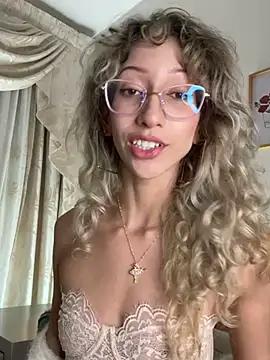 AlmmaMoon from StripChat