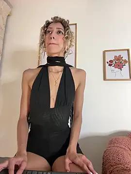 AlmmaMoon from StripChat is Freechat