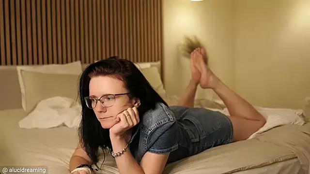 Alucidreaming webcams show profile image 