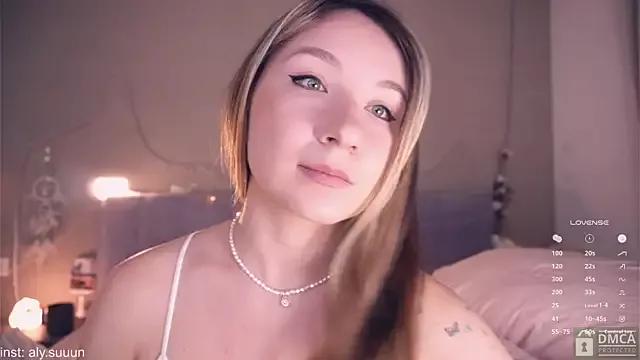 Alysuuun webcams show profile image 
