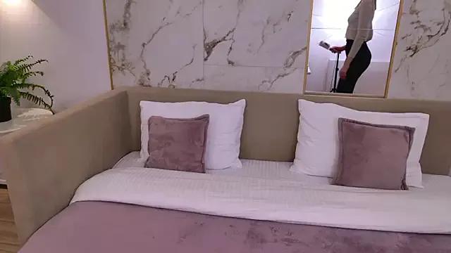 AmadaReine from StripChat