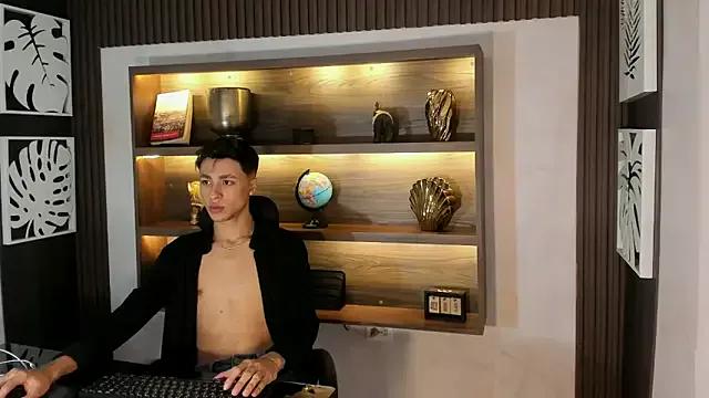 AmadeoDesanti from StripChat