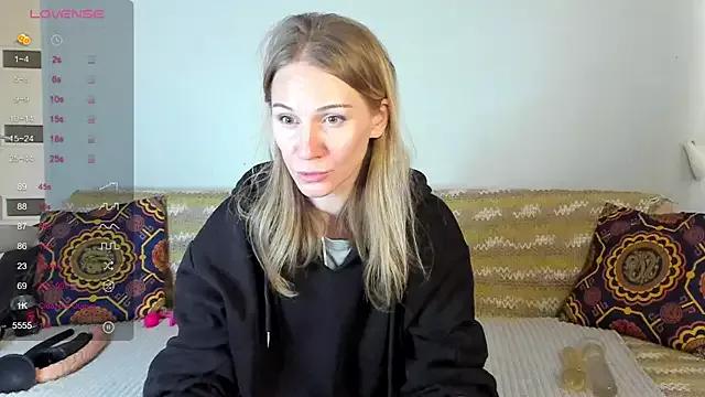 Amalia_Mio from StripChat is Freechat