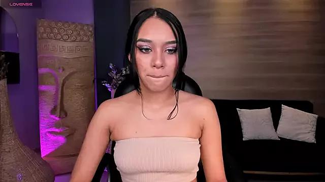 AmaliaCrus from StripChat is Freechat