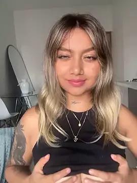 Explore our live girls sluts from our Custom and Multi clubs and checkout exclusive access to highly interactive content, such as shape, hair, titties, pussy type and many more.