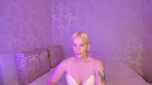 Amanda054 from StripChat