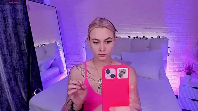 Amanda_Fit_and_Sweet from StripChat is Freechat