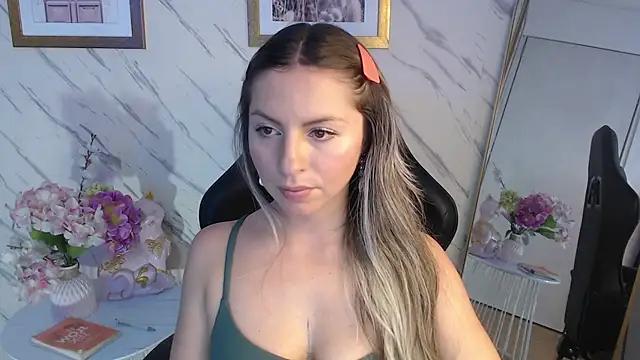 AmandaBlonde_v from StripChat