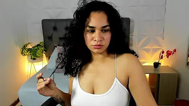 Amapola_777_ webcams show profile image 