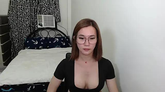AmazingLuchie from StripChat