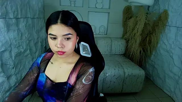 Explore our live girls sluts from our Custom and Multi clubs and checkout exclusive access to highly interactive content, such as shape, hair, titties, pussy type and many more.
