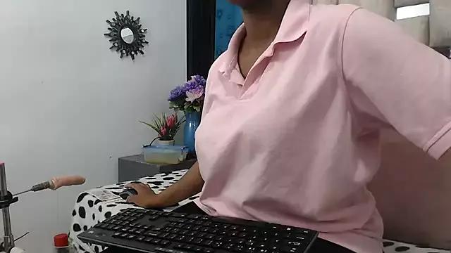 AmbarSmit from StripChat