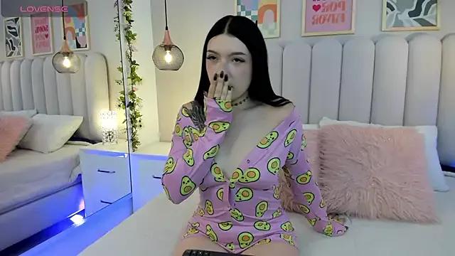 Explore our live girls sluts from our Custom and Multi clubs and checkout exclusive access to highly interactive content, such as shape, hair, titties, pussy type and many more.