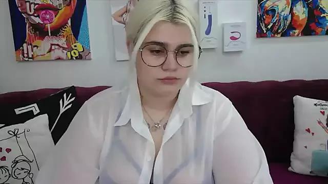 Explore our live girls sluts from our Custom and Multi clubs and checkout exclusive access to highly interactive content, such as shape, hair, titties, pussy type and many more.