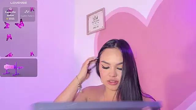 Explore our live girls sluts from our Custom and Multi clubs and checkout exclusive access to highly interactive content, such as shape, hair, titties, pussy type and many more.