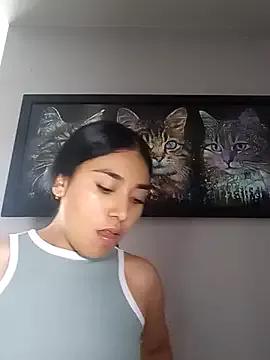 Explore our live girls sluts from our Custom and Multi clubs and checkout exclusive access to highly interactive content, such as shape, hair, titties, pussy type and many more.