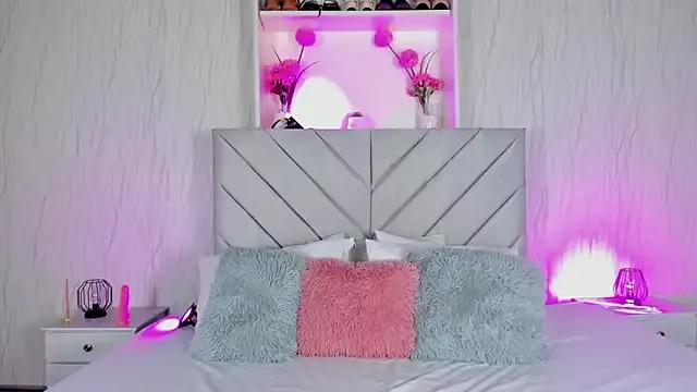 Explore our live girls sluts from our Custom and Multi clubs and checkout exclusive access to highly interactive content, such as shape, hair, titties, pussy type and many more.