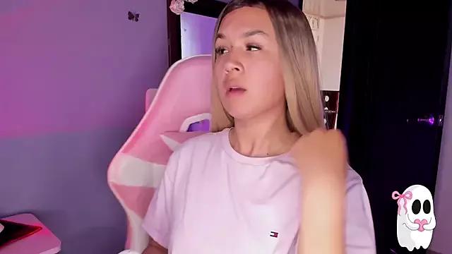 Explore our live girls sluts from our Custom and Multi clubs and checkout exclusive access to highly interactive content, such as shape, hair, titties, pussy type and many more.