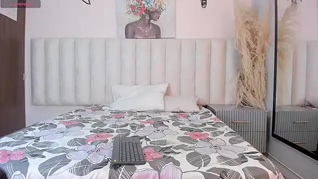 Explore our live girls sluts from our Custom and Multi clubs and checkout exclusive access to highly interactive content, such as shape, hair, titties, pussy type and many more.