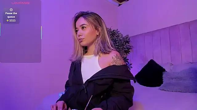 Amy_thompson01 from StripChat is Freechat