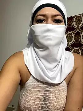 Amyraa_ from StripChat is Freechat