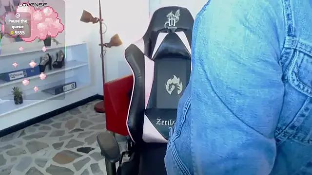 anahi_macys from StripChat
