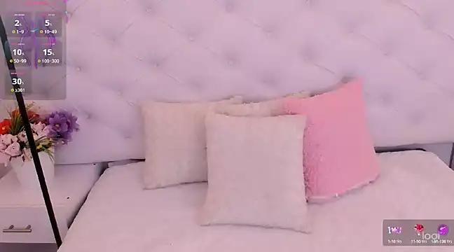 Explore our live girls sluts from our Custom and Multi clubs and checkout exclusive access to highly interactive content, such as shape, hair, titties, pussy type and many more.