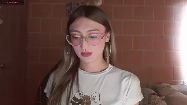Explore our live girls sluts from our Custom and Multi clubs and checkout exclusive access to highly interactive content, such as shape, hair, titties, pussy type and many more.