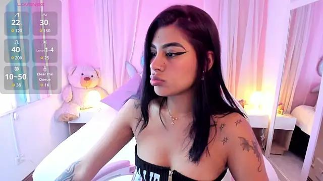 Explore our live girls sluts from our Custom and Multi clubs and checkout exclusive access to highly interactive content, such as shape, hair, titties, pussy type and many more.