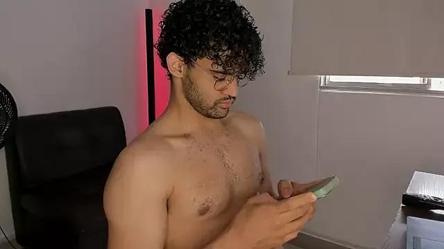 Explore our live girls sluts from our Custom and Multi clubs and checkout exclusive access to highly interactive content, such as shape, hair, titties, pussy type and many more.