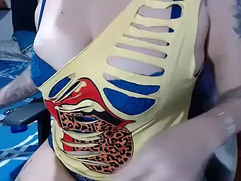 Explore our live girls sluts from our Custom and Multi clubs and checkout exclusive access to highly interactive content, such as shape, hair, titties, pussy type and many more.
