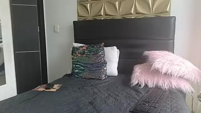Explore our live girls sluts from our Custom and Multi clubs and checkout exclusive access to highly interactive content, such as shape, hair, titties, pussy type and many more.