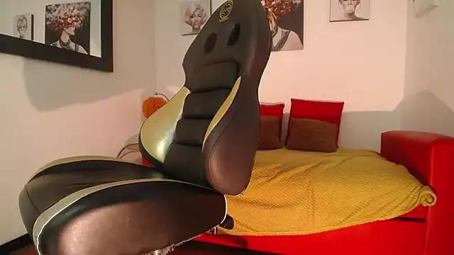 Explore our live girls sluts from our Custom and Multi clubs and checkout exclusive access to highly interactive content, such as shape, hair, titties, pussy type and many more.