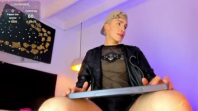 Explore our live girls sluts from our Custom and Multi clubs and checkout exclusive access to highly interactive content, such as shape, hair, titties, pussy type and many more.
