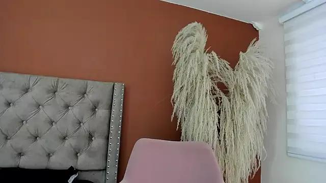 Explore our live girls sluts from our Custom and Multi clubs and checkout exclusive access to highly interactive content, such as shape, hair, titties, pussy type and many more.