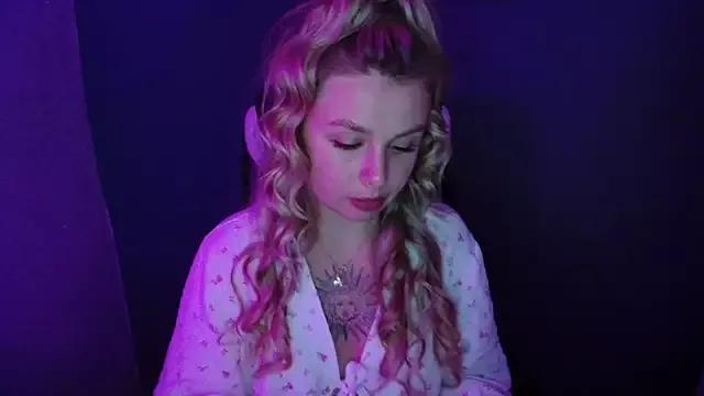 Explore our live girls sluts from our Custom and Multi clubs and checkout exclusive access to highly interactive content, such as shape, hair, titties, pussy type and many more.