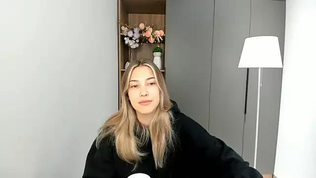 Explore our live girls sluts from our Custom and Multi clubs and checkout exclusive access to highly interactive content, such as shape, hair, titties, pussy type and many more.
