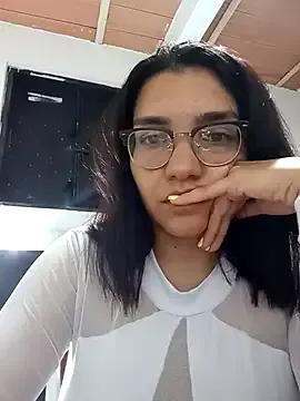 Angelie_squirt from StripChat is Freechat