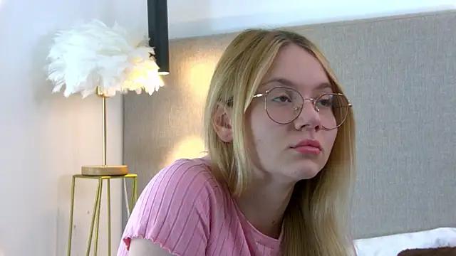 Explore our live girls sluts from our Custom and Multi clubs and checkout exclusive access to highly interactive content, such as shape, hair, titties, pussy type and many more.