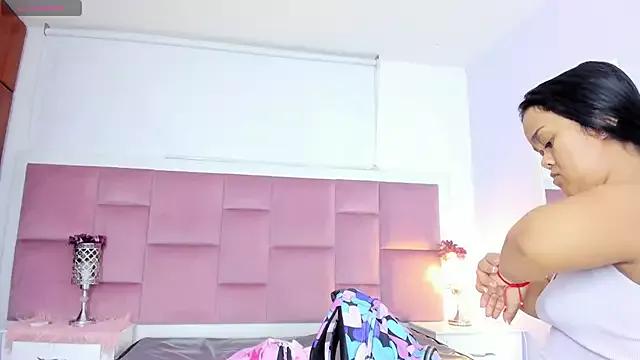 AnieRey from StripChat is Freechat