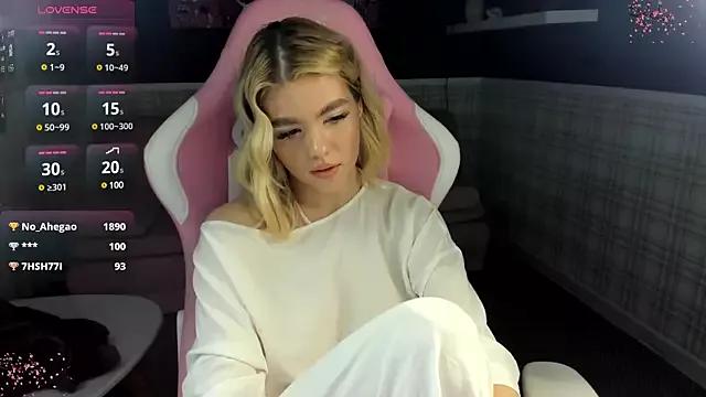 Explore our live girls sluts from our Custom and Multi clubs and checkout exclusive access to highly interactive content, such as shape, hair, titties, pussy type and many more.