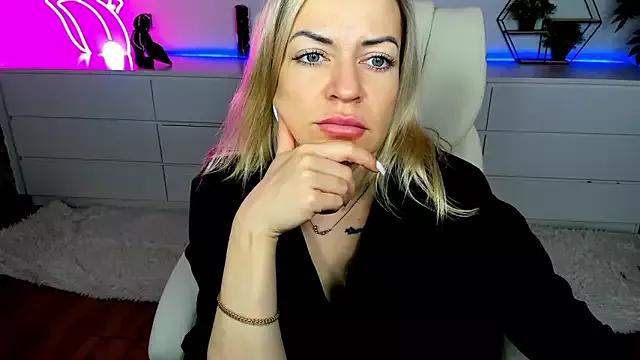 Anna_Snows from StripChat