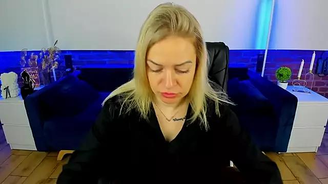 Anna_Snows from StripChat