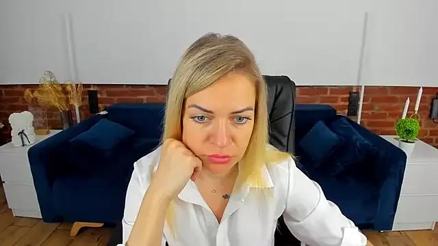 Anna_Snows from StripChat is Freechat