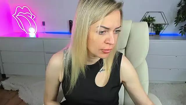 Anna_Snows from StripChat