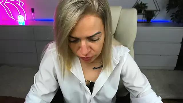 Anna_Snows from StripChat is Freechat